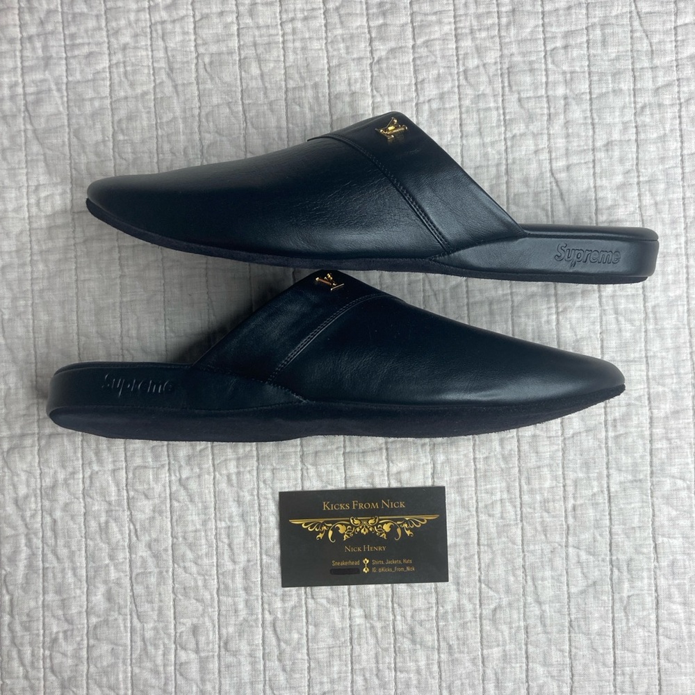 Supreme x Louis Vuitton Hugh Slippers 'Black' 

Size 5